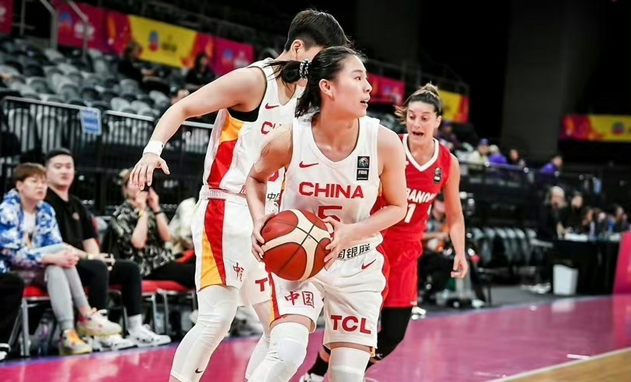 亚洲杯-女篮34分狂胜新西兰三连胜晋级4强的简单介绍