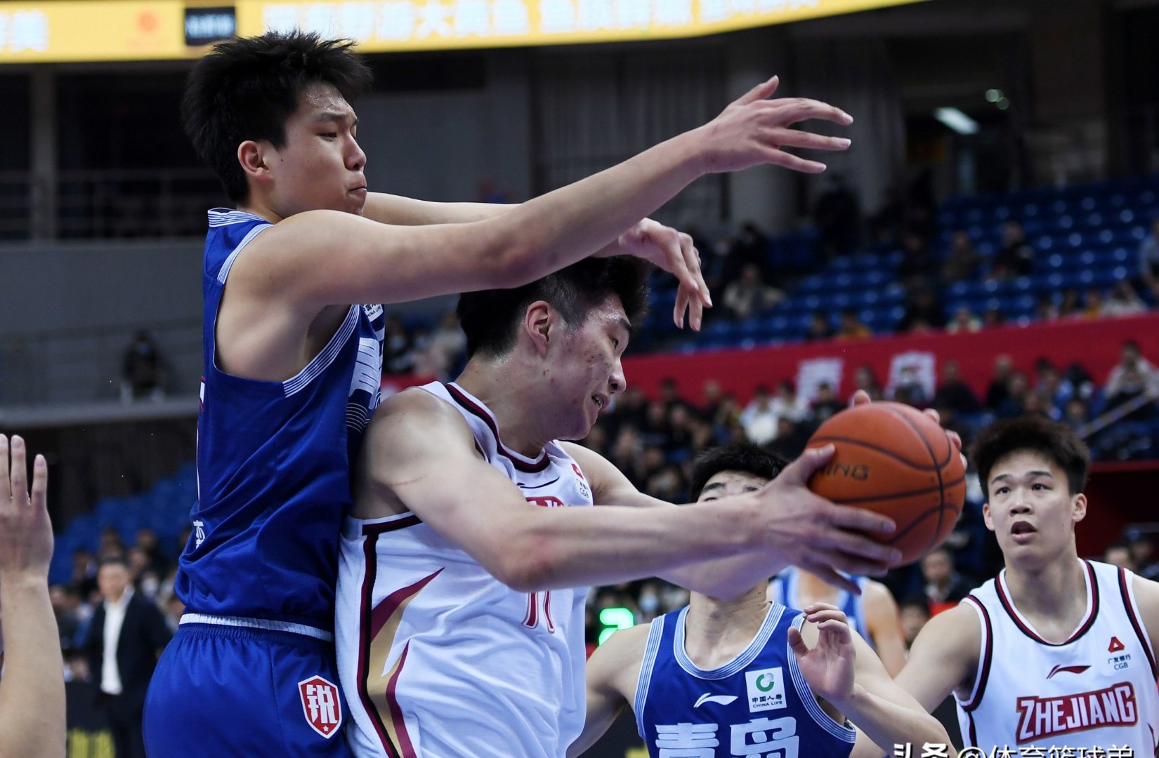青岛持续对杨瀚森进行特训！NBA级教练个性化指导投篮，积极态度助力融入的简单介绍