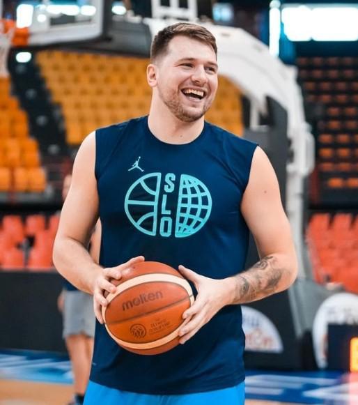 包含NBA祝14届全明星，MVP，总决赛MVP诺维茨基生日快乐的词条