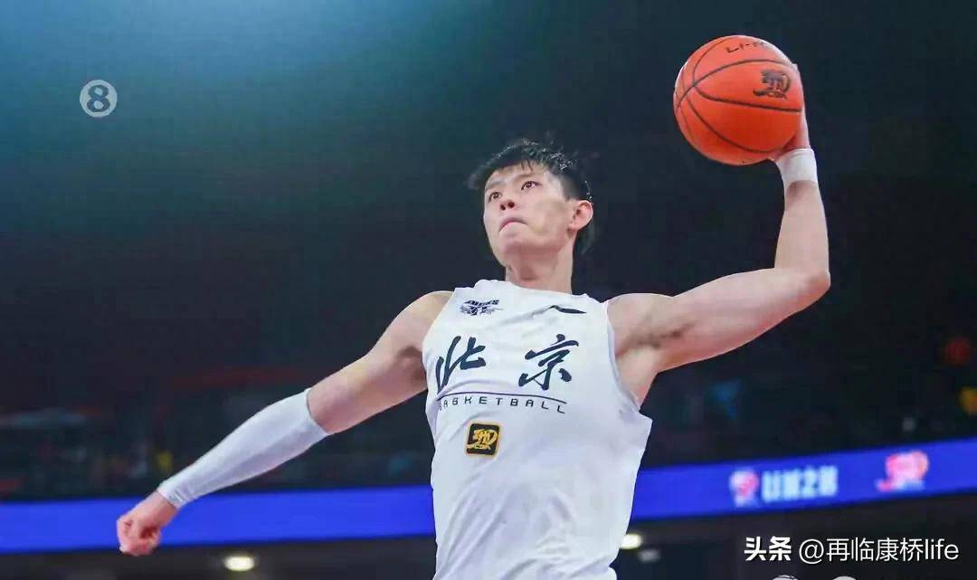 关于曾凡博因伤无缘亚洲杯，中国男篮：曾凡博返回俱乐部进行康复的信息
